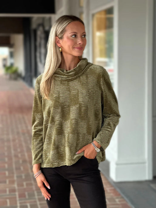 Crinkle Velvet Pullover Top
