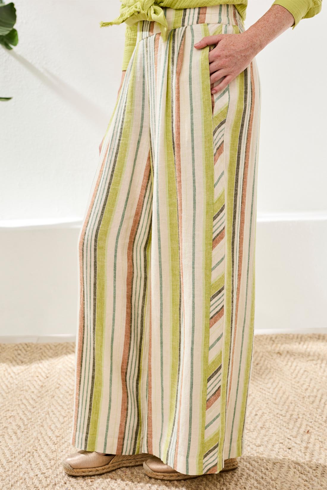 Pull-on Flowy Wide Pant