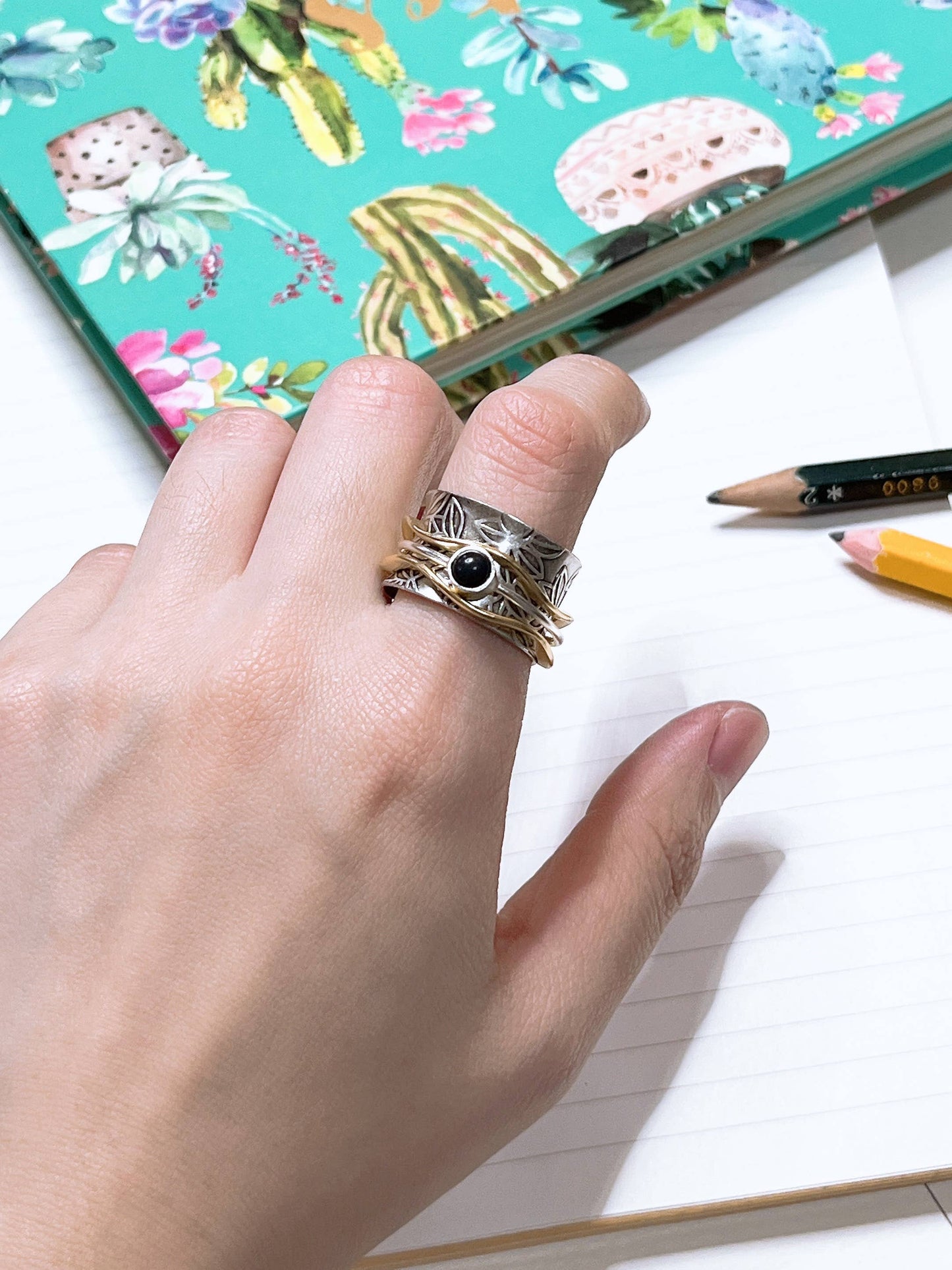 Zoey Simmons - Black Onyx Floral Pattern Spinner Ring