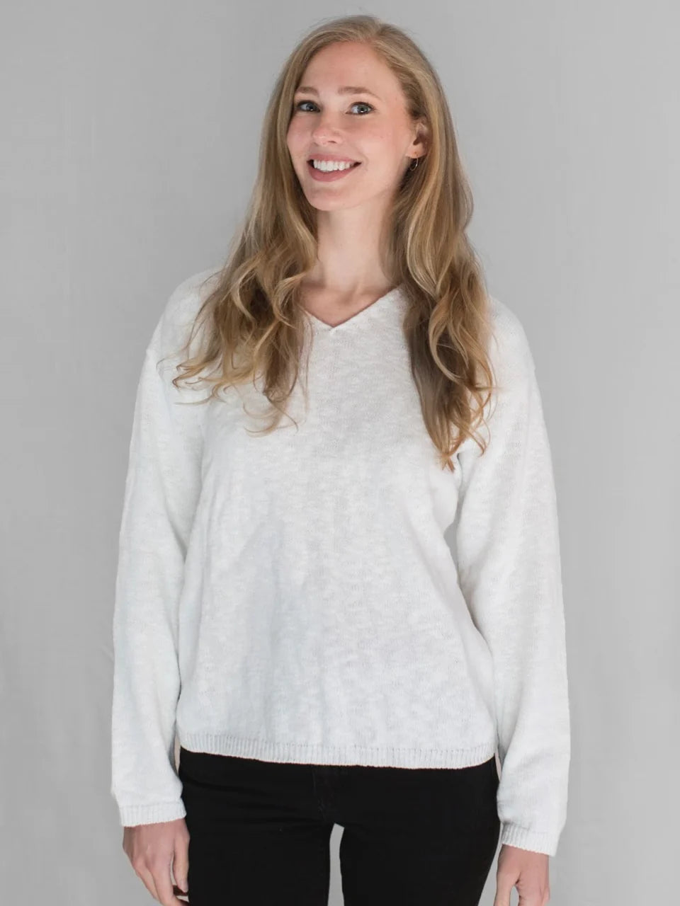 This Cotton Slub sweater is designed to fit most body types, with a v-neck and relaxed fit. Its mid-hip length for the petite and slightly below the belt for the tall offer comfort and convenience. Additionally, it is both Machine Washable and proudly Made in the USA.