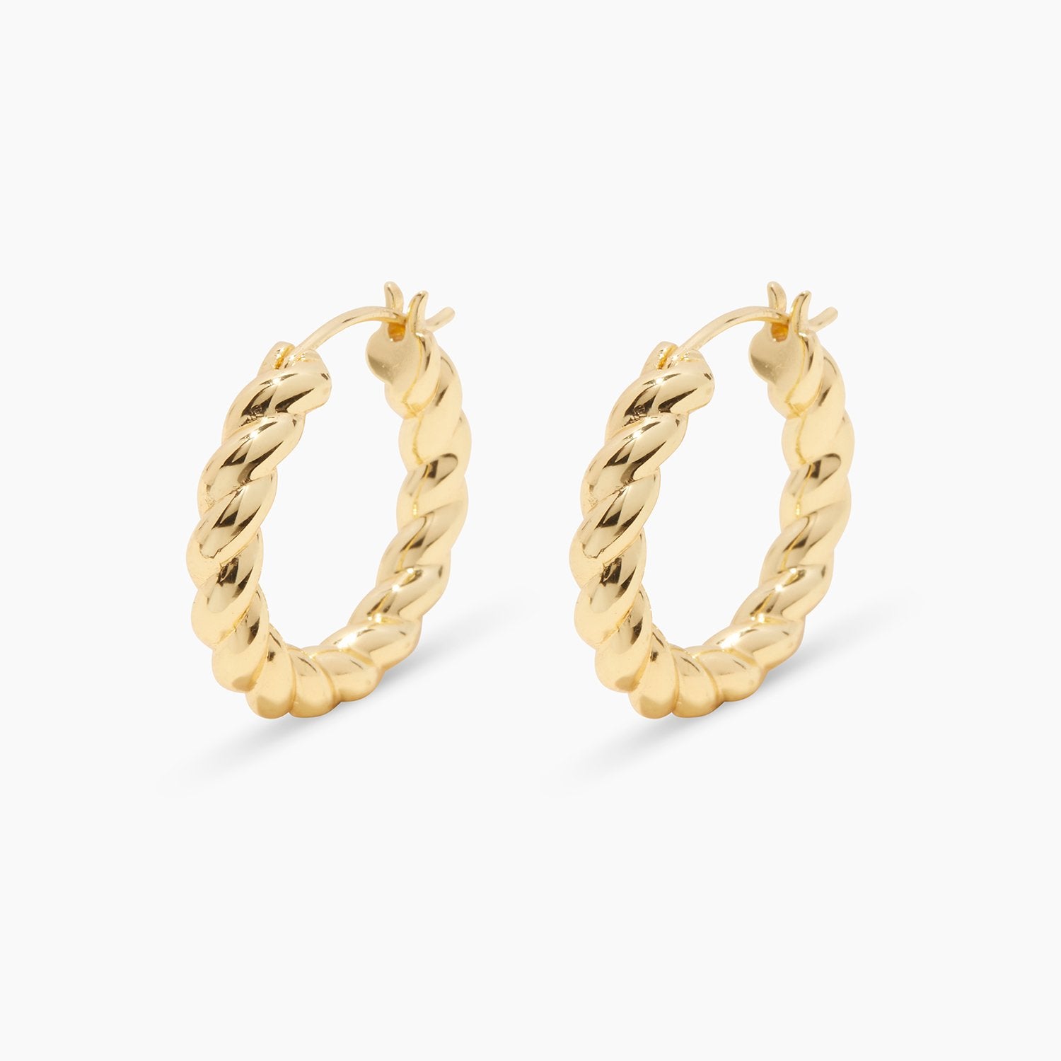 These classic Gorjana Crew Hoops are the ultimate addition to any wardrobe. Crafted with exquisite 18 k gold plated brass twisted rope design, these timeless earrings will lend an air of refined elegance to your daily look. Expertly crafted by the renowned California Designer Gorjana, these hoops provide the perfect accessory for any style.